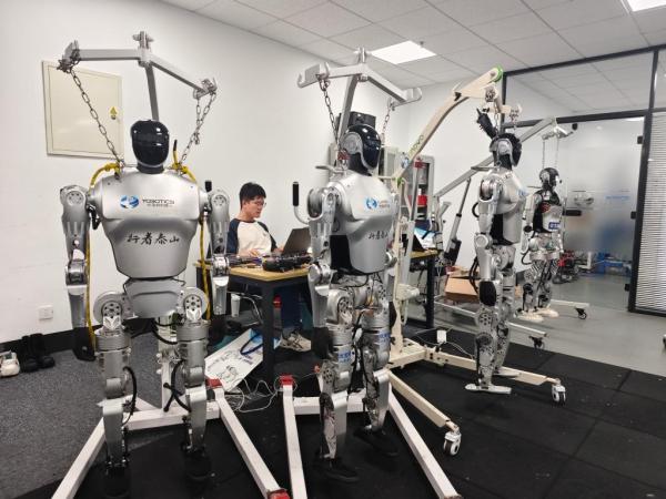 黃金周里的經(jīng)濟(jì)故事 工程師如何讓機(jī)器人競(jìng)技更強(qiáng)、